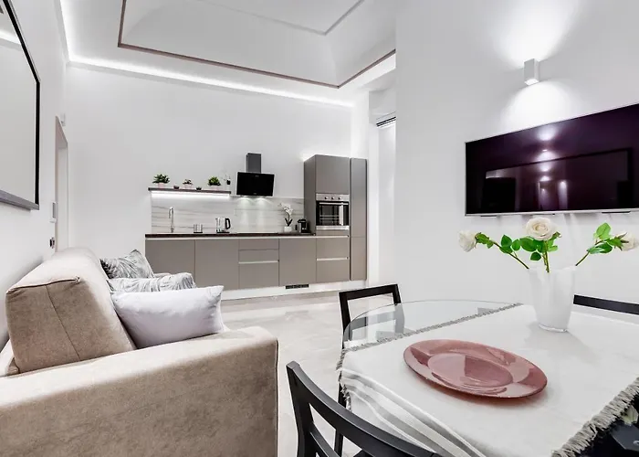 Unoseitre - Luxury & * Roma
